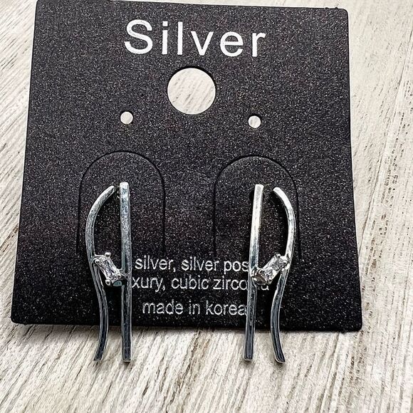 New silver post cubic zirconia CZ earrings - Picture 1 of 4